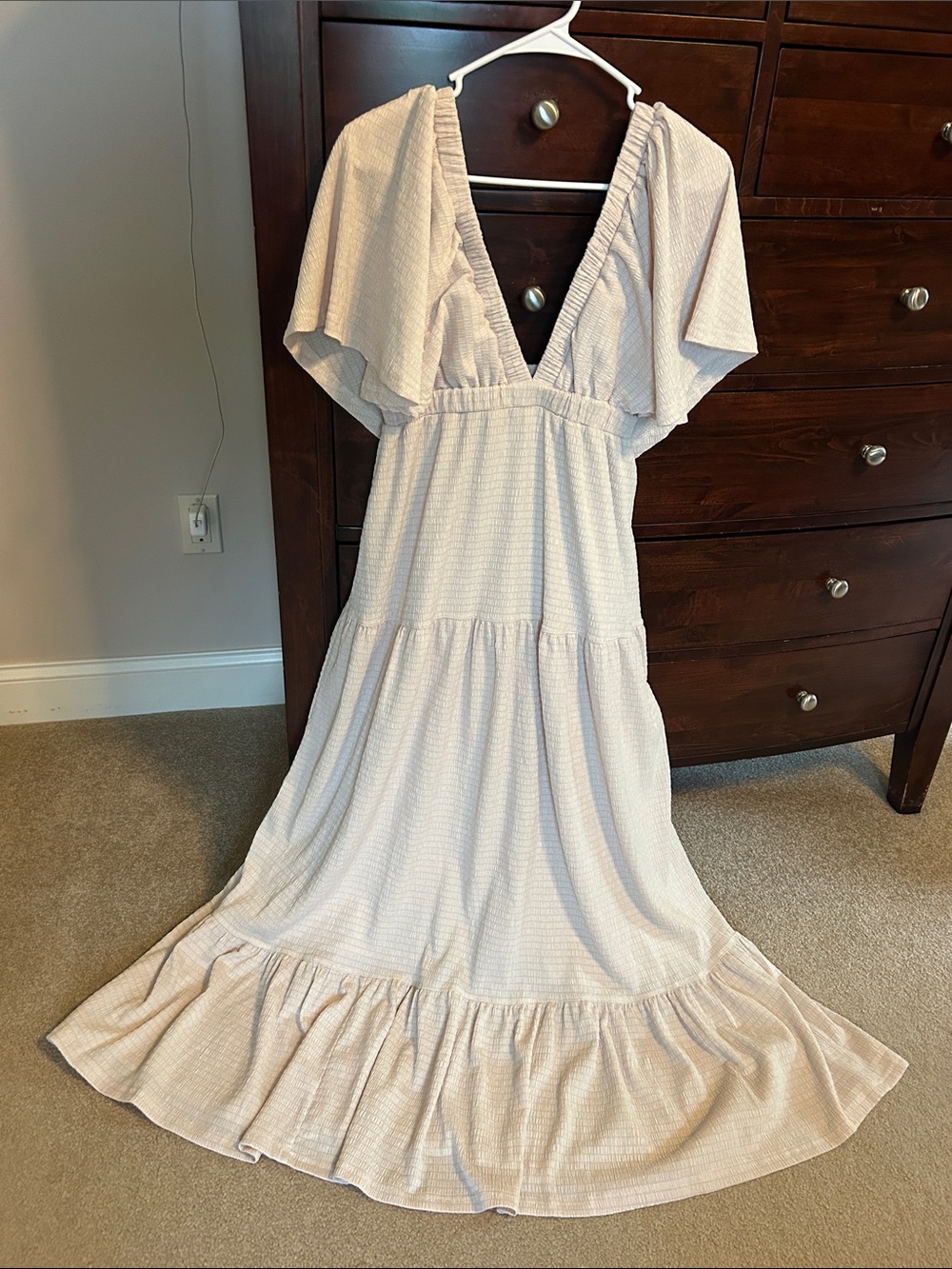 New deep V cream colored flutter sleeve maxi dress - Picture 2 of 5